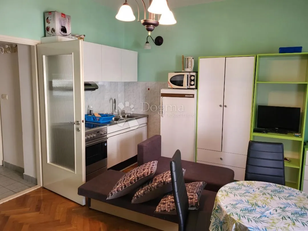 apartman na prvom katu blizu mora - slika 6