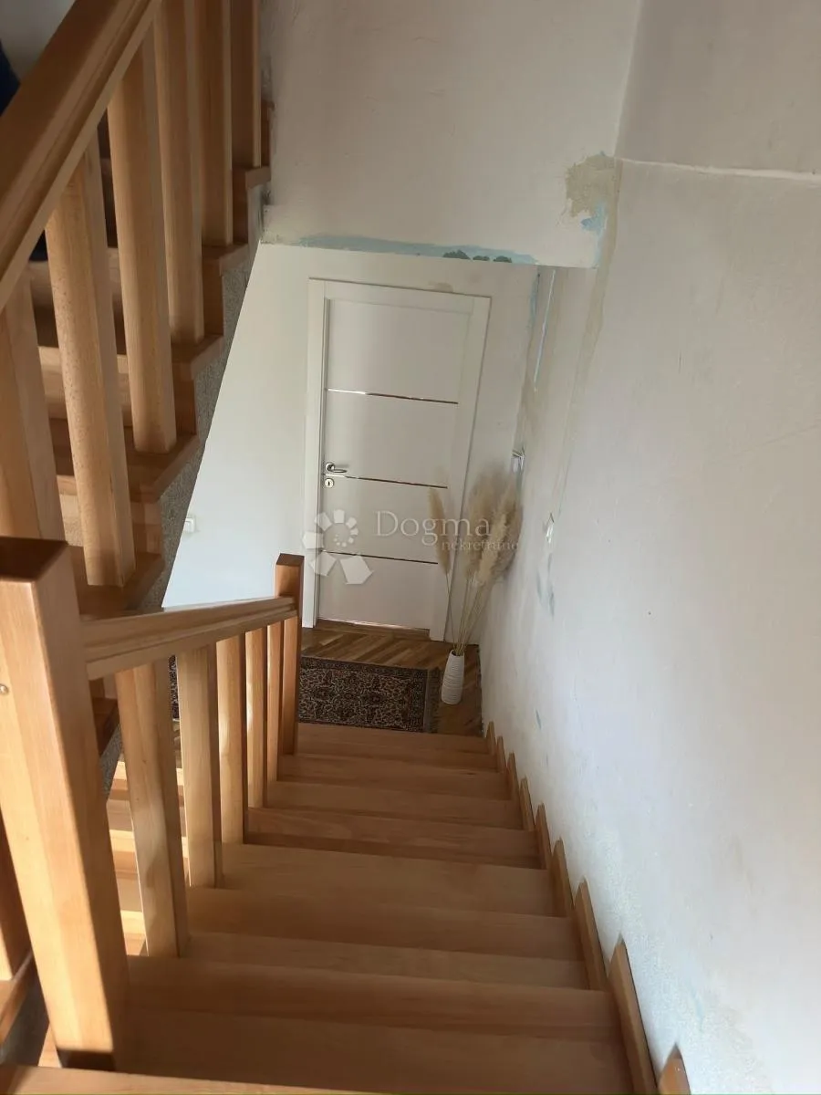 kuća s 2 stana 2 pomoćna objekta i 3000 m2 vrta - slika 14