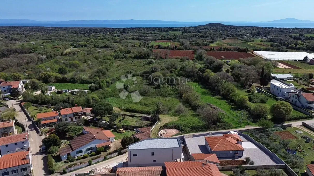 atraktivna vila u šišanu s dva odvojena stana i bazenom, blizina mora - slika 15