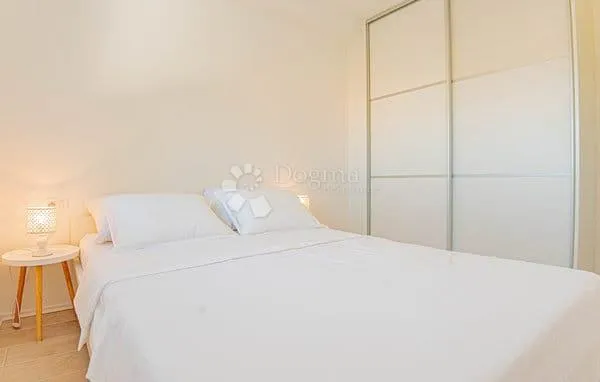 šibenik/zablaće- jedinstveni kompleks uz more: apartmanske kuće s teniskim terenom i bazenima - slika 18