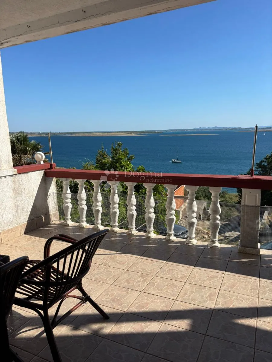 stan s panoramskim pogledom na more u povljani - slika 6