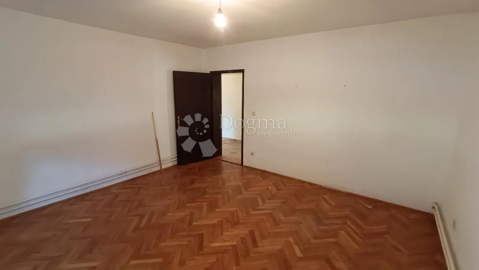 kuća u srcu đakova s terasom i okućnicom! - slika 5