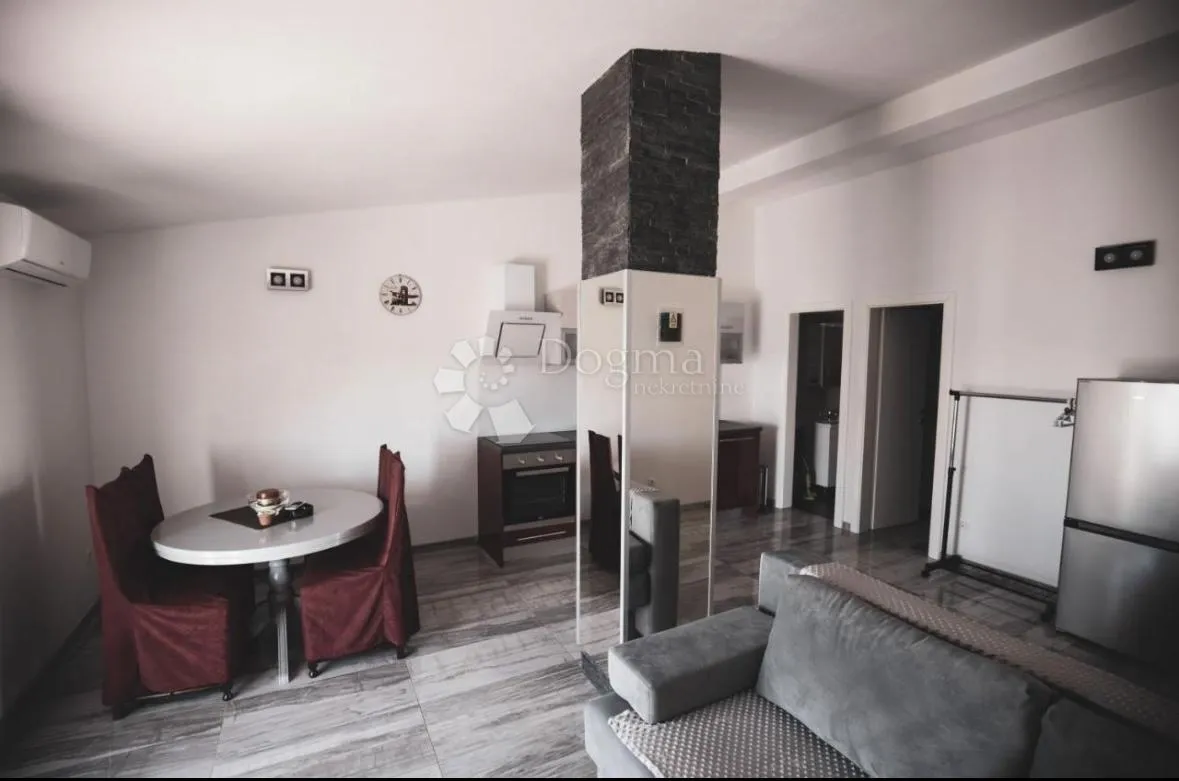 kuća s tri apartmana uz more - slika 6