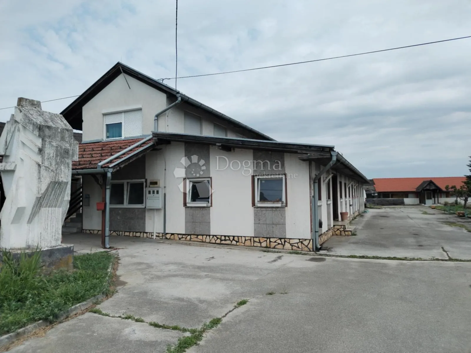 nekretnina za potpunu adaptaciju – nekadašnji dom za starije osobe, budančevica - slika 4