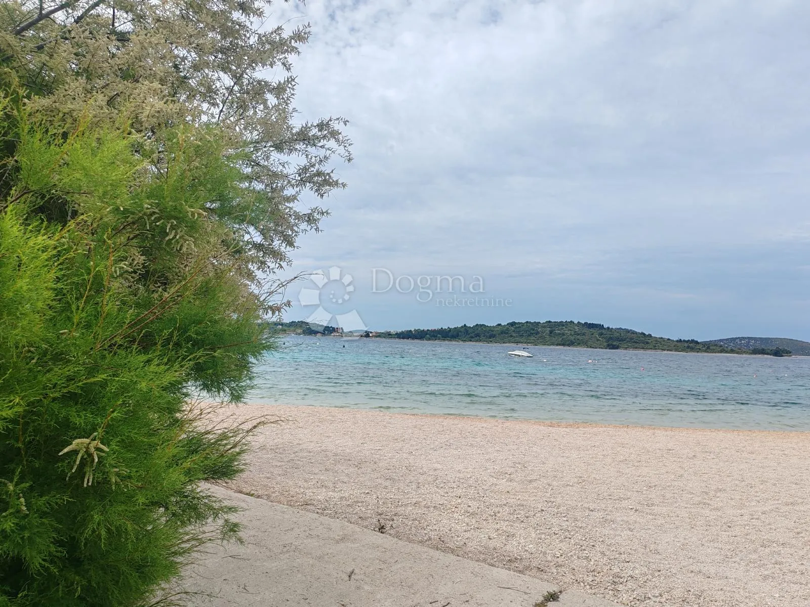 vodice - stan na prvom katu s pogledom na more - 150 metara od plaže - slika 26