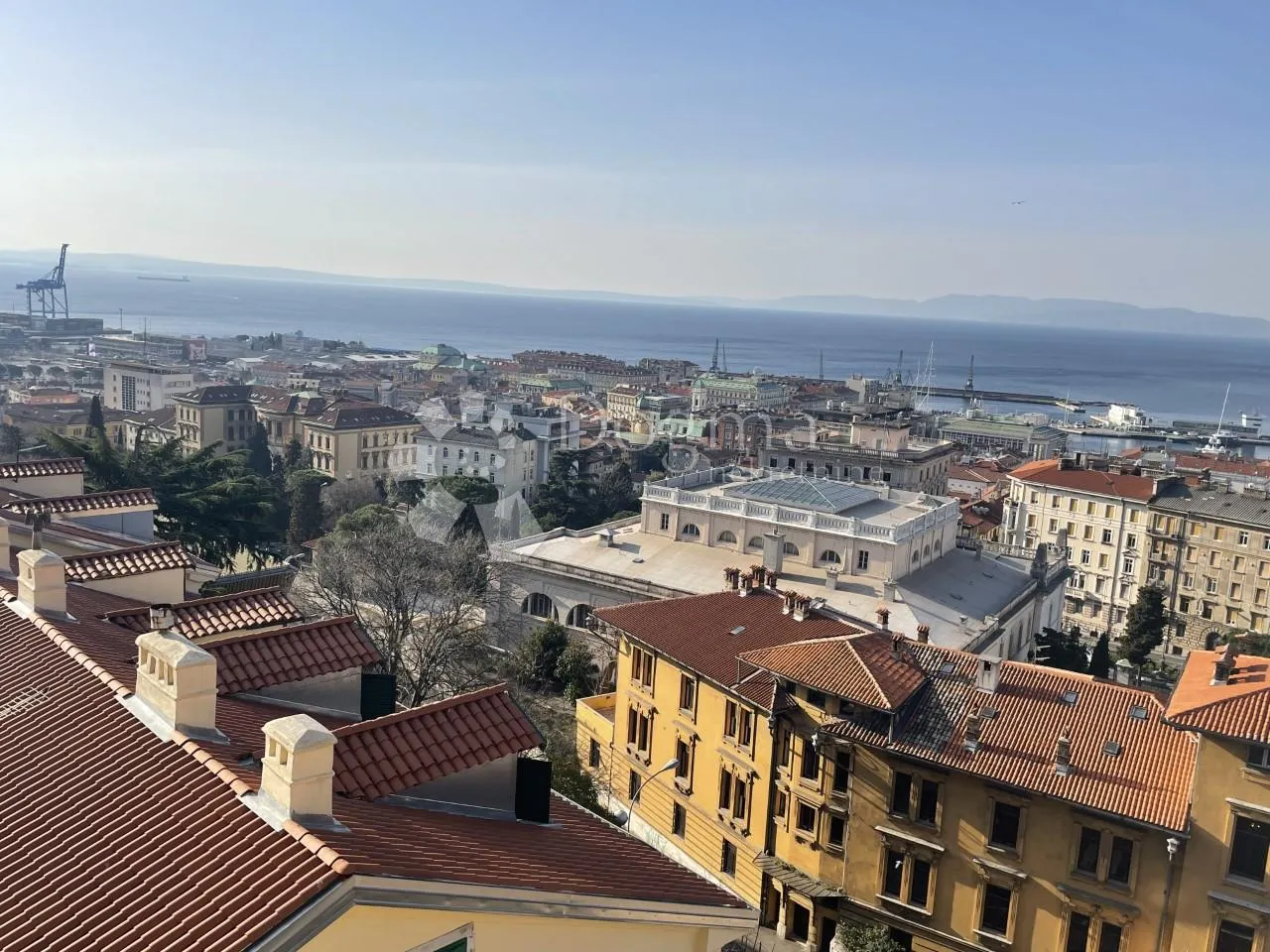 luksuzan stan sa pogledom na cijeli kvarner u centru - slika 14