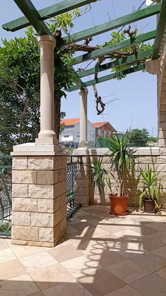kuća s 4 apartmana - marina - slika 5