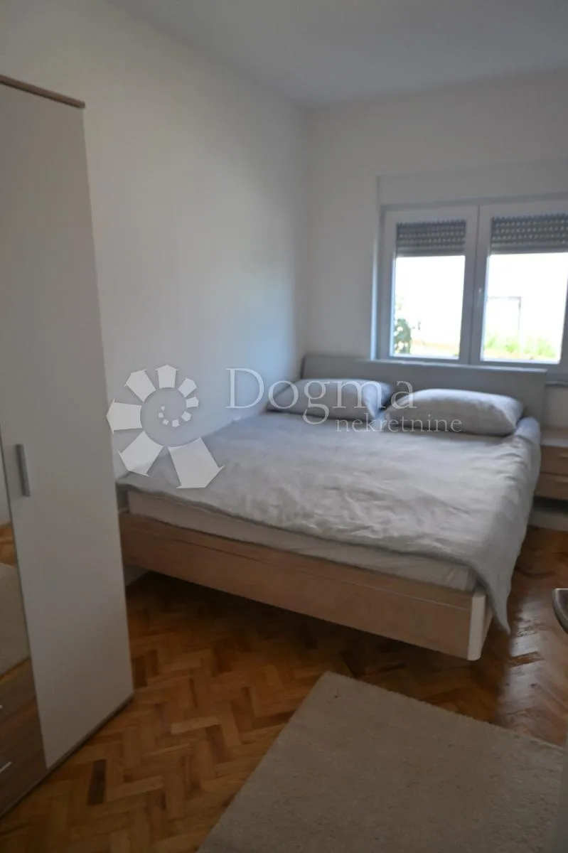 stan sa predivnom terasom u dramlju - slika 8