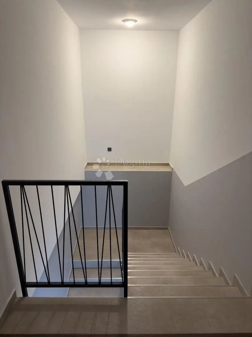 nova kuća u funtani sa 3 apartmana - slika 7