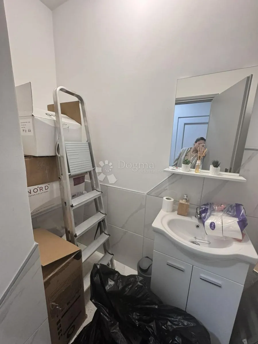 moderan, potpuno renoviran trosobni stan petrinja - slika 12