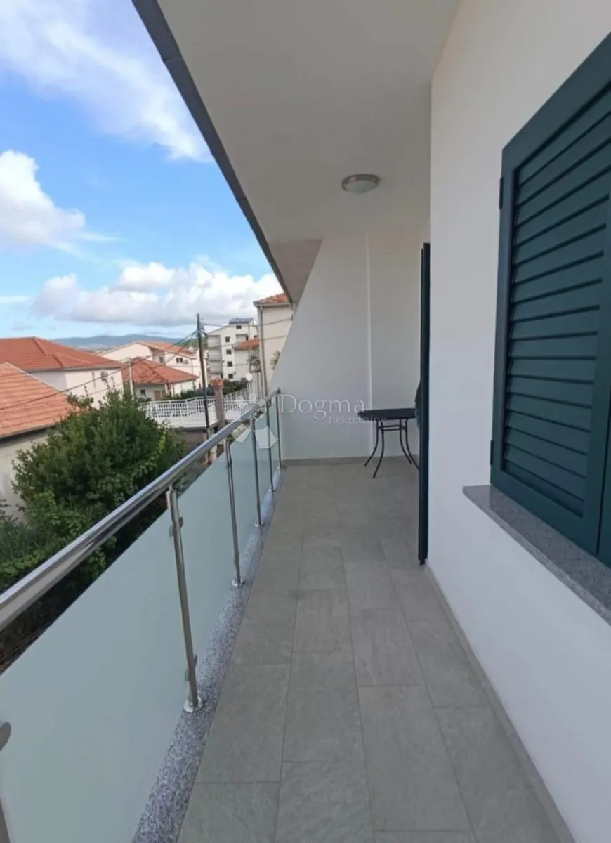 dvojna kuća na 150m od mora, okrug gornji - slika 13