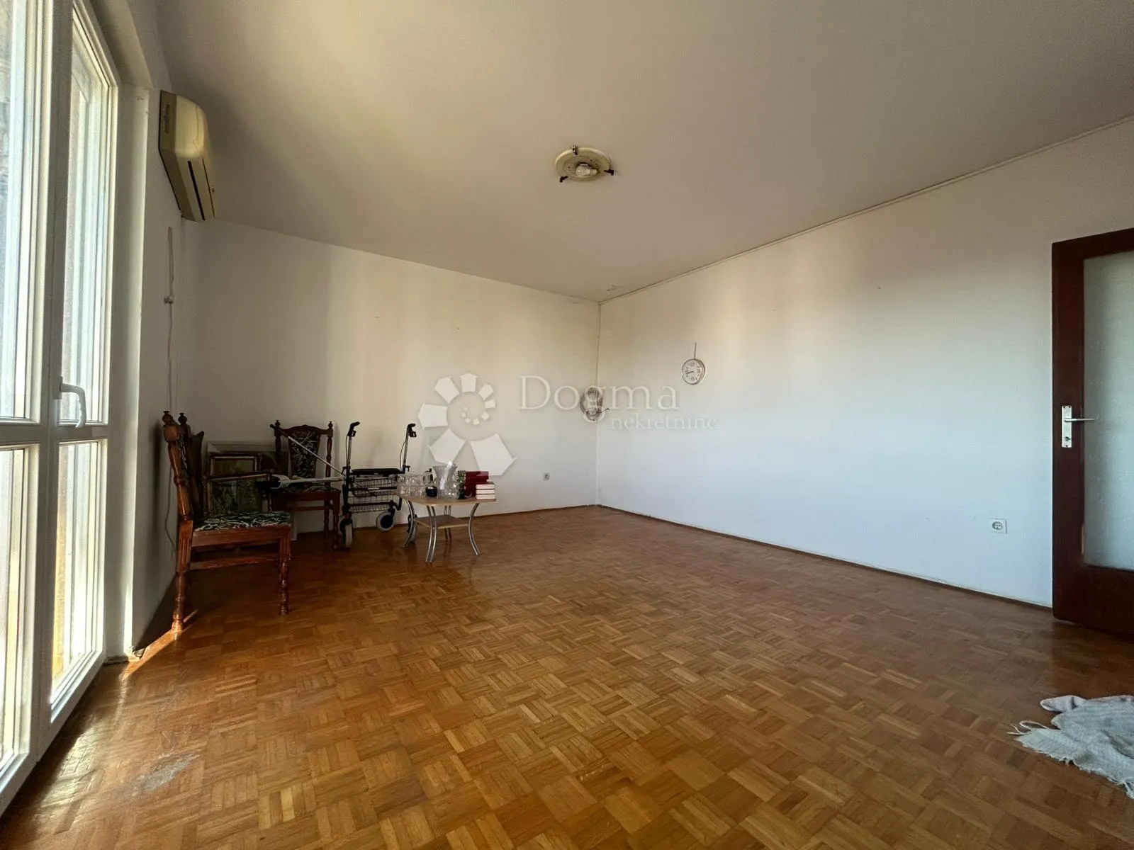 sniženo!! stan za adaptaciju na traženoj lokaciji u puli - slika 8