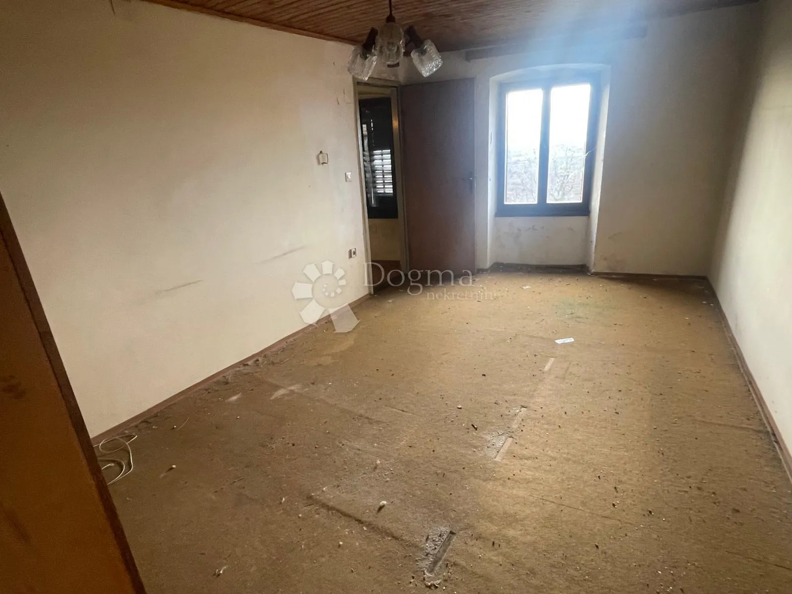 buje, kuća sa predivnim pogledom za renovaciju - slika 5