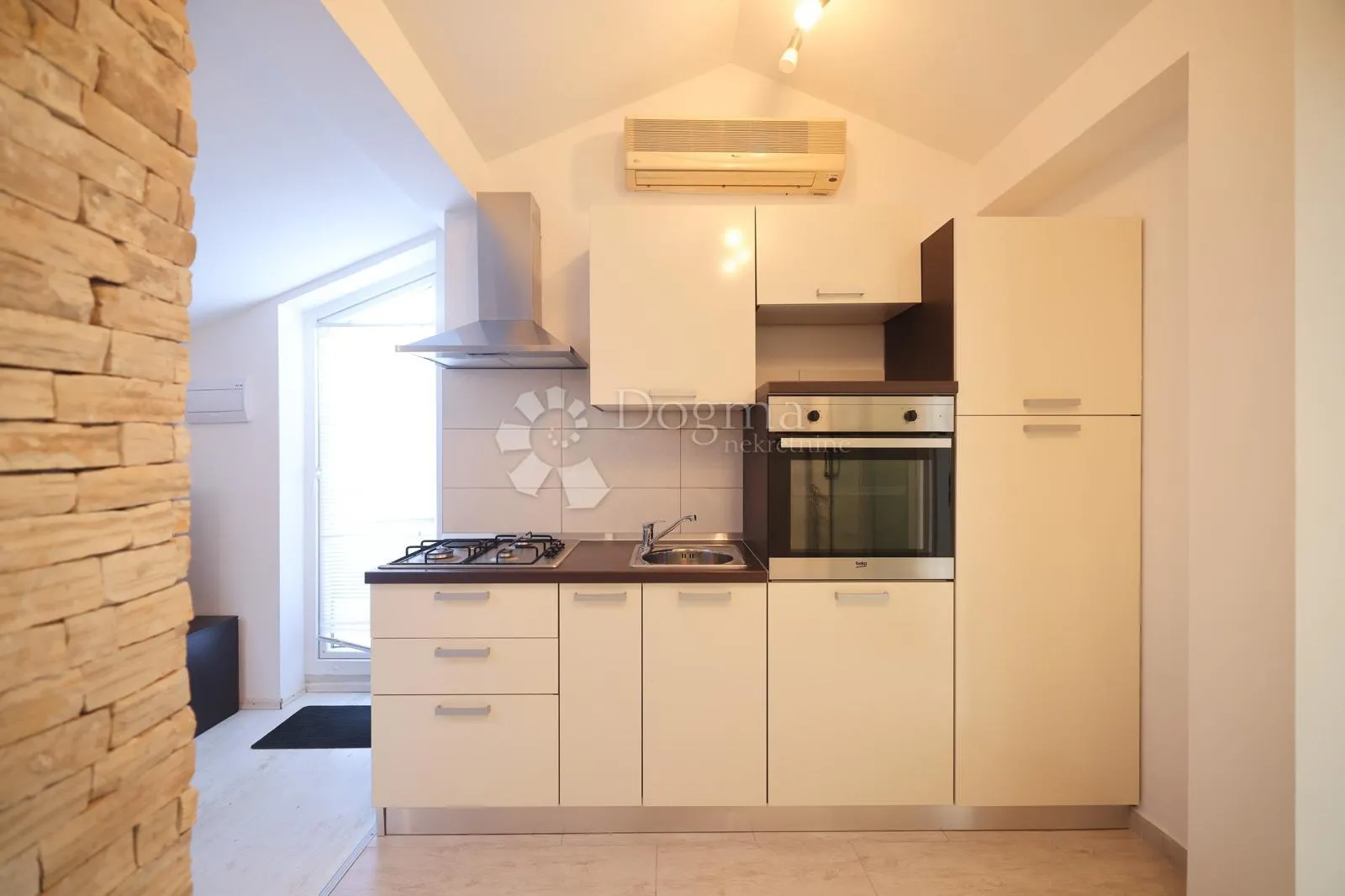 dvoetažni apartman 250 mod mora u zatonu - slika 6