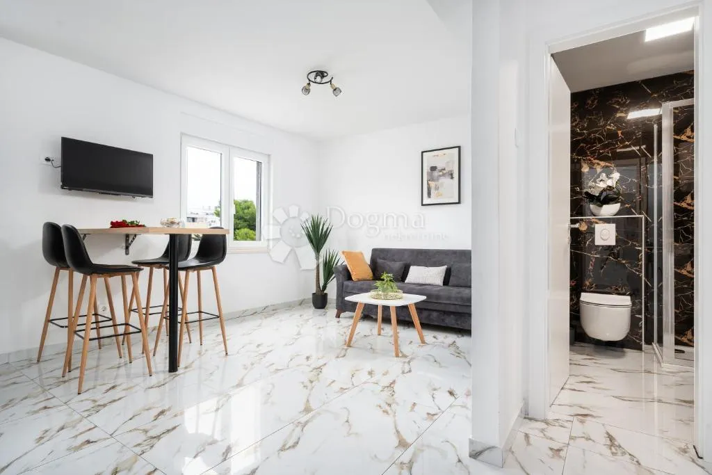 luksuzni 2-sobni stan s terasom u centru splita,75 m² - slika 4
