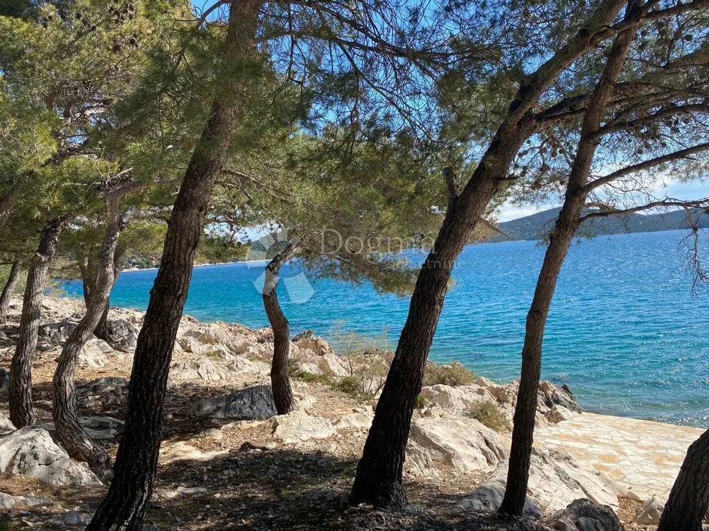 tisno kuća u prvom redu do mora odlična prilika - slika 22