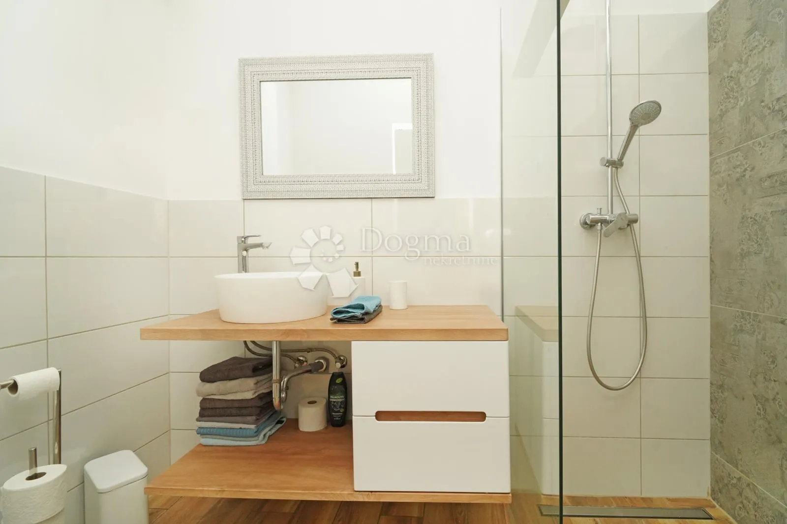 moderna kuća s 2 apartmana- kaštelir - slika 26