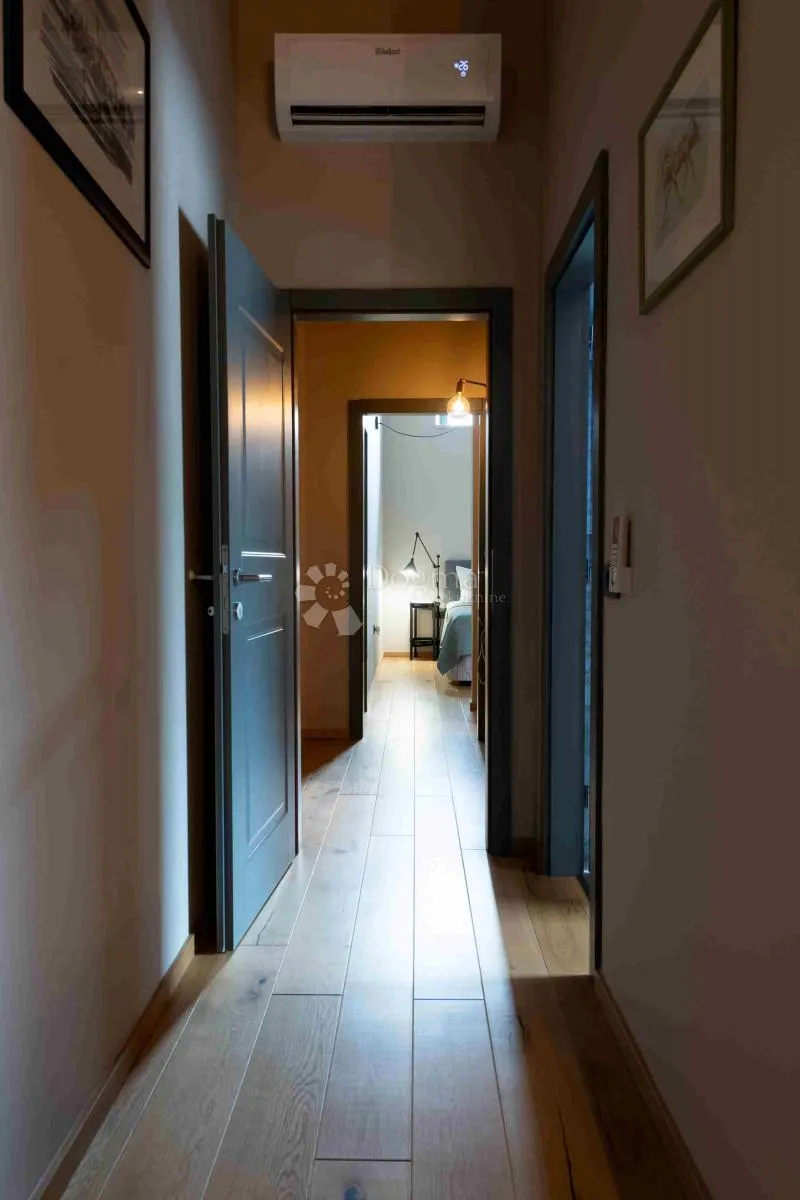 renovirana kamena kuća s bazenom - slika 27