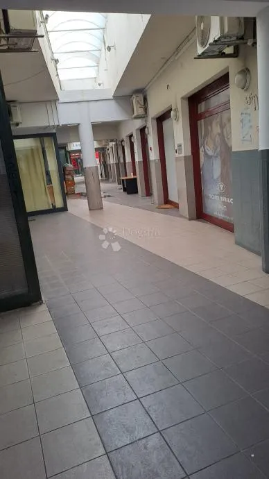 knežija – poslovni prostor 67,5 m² + galerija, prizemlje, odlična lokacija - slika 9