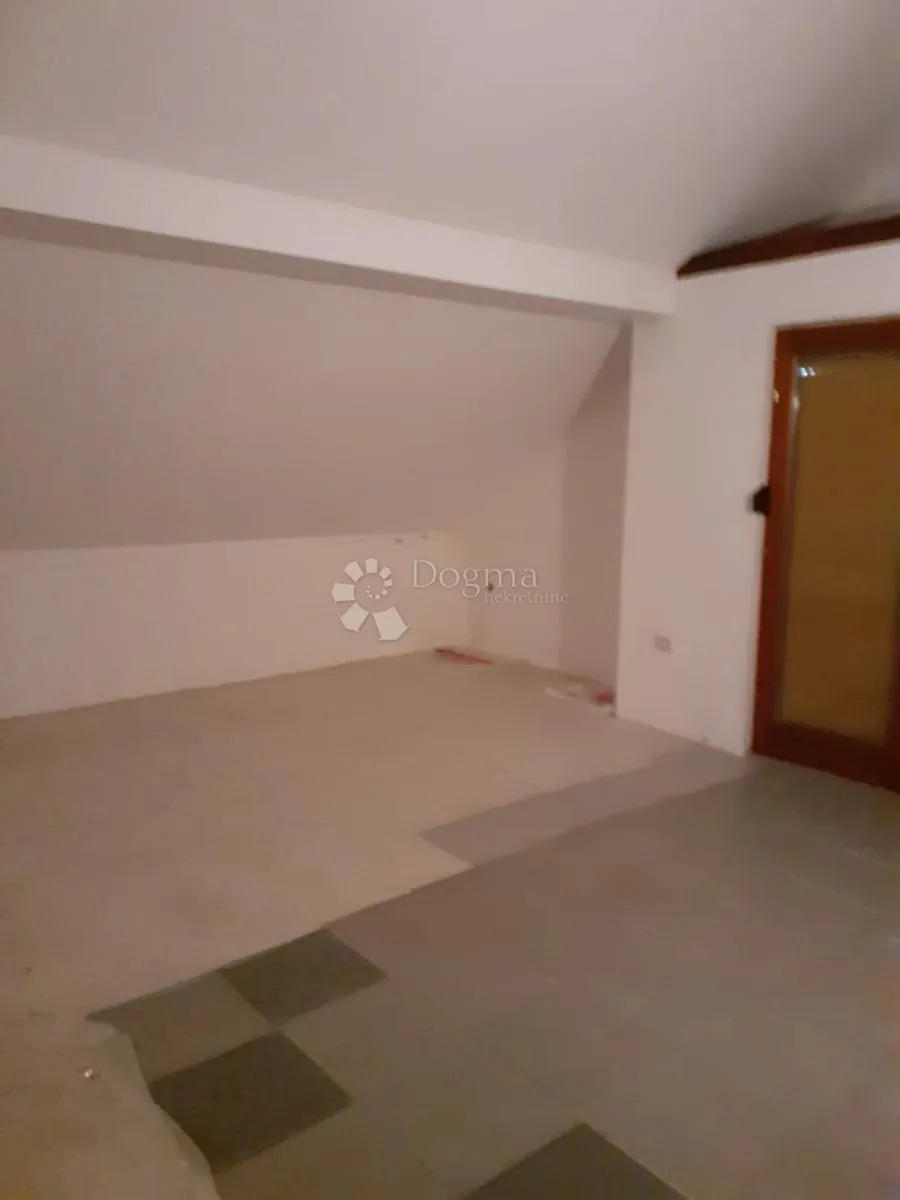 kuća u mirnom okruženju - slika 17