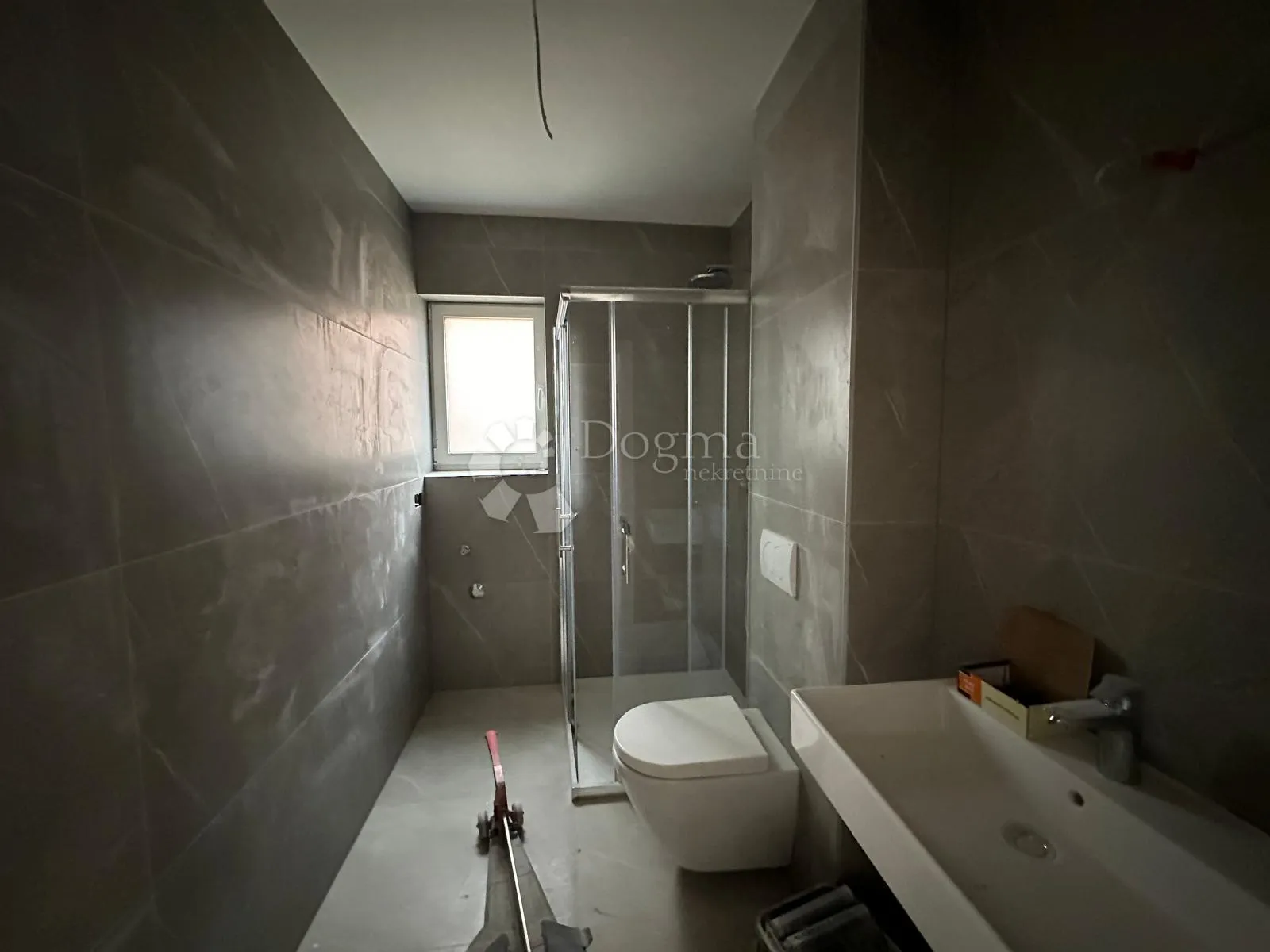 moderna novogradnja 70m od mora - slika 14
