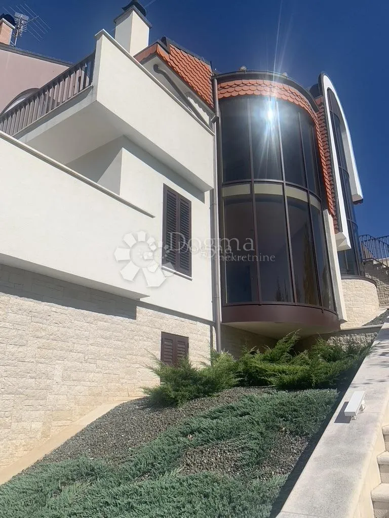 villa s bazenom na pantovčaku - slika 2