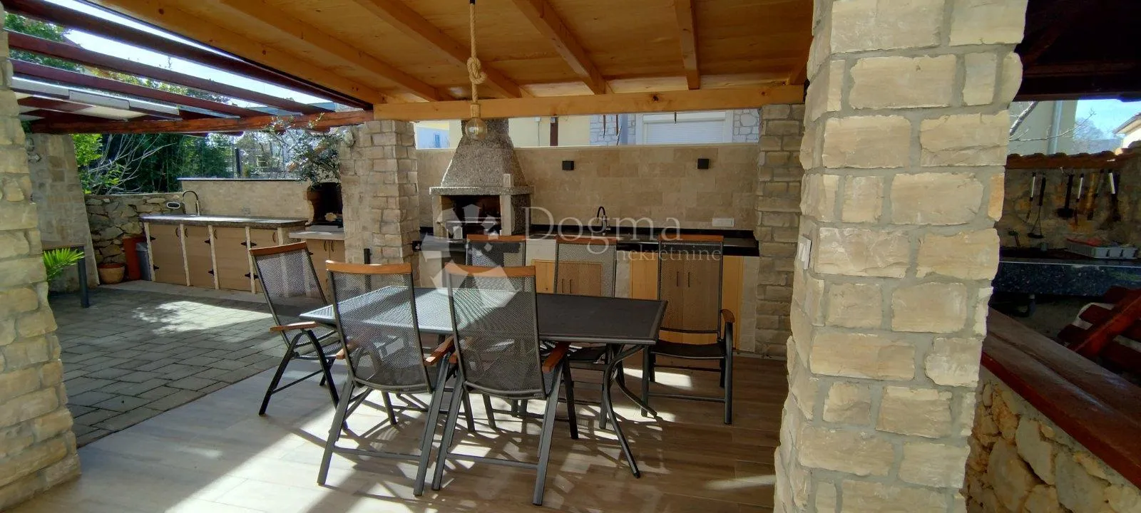 2 apartmana okolica grada krka - slika 7