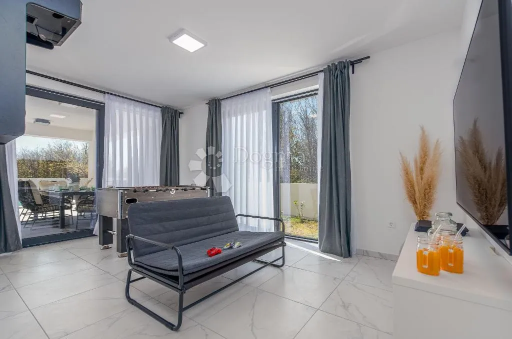 privlaka: moderna vila s bazenom - slika 11