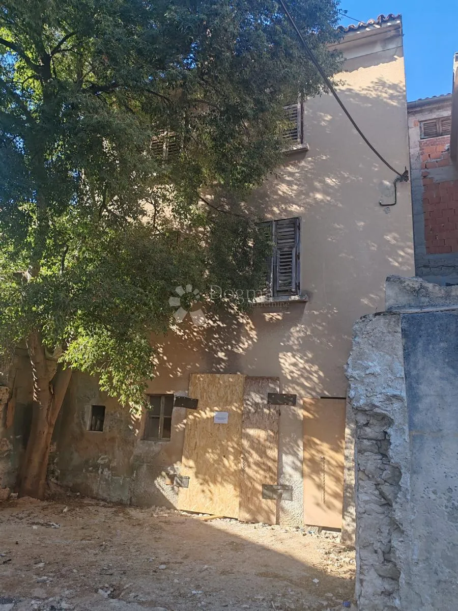šibenik - varoš - dva stana za adaptaciju - slika 8