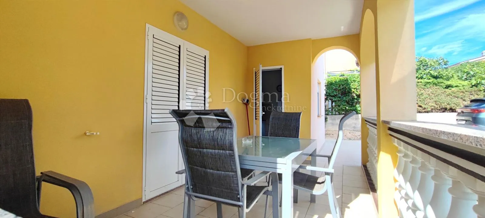 top samostojeća kuća s 3 apartmana (300m od mora), povljana - slika 3