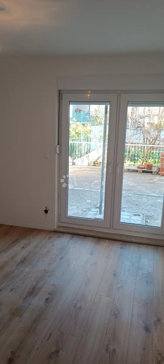 hitno! renoviran trosoban stan, split, visoka - slika 16