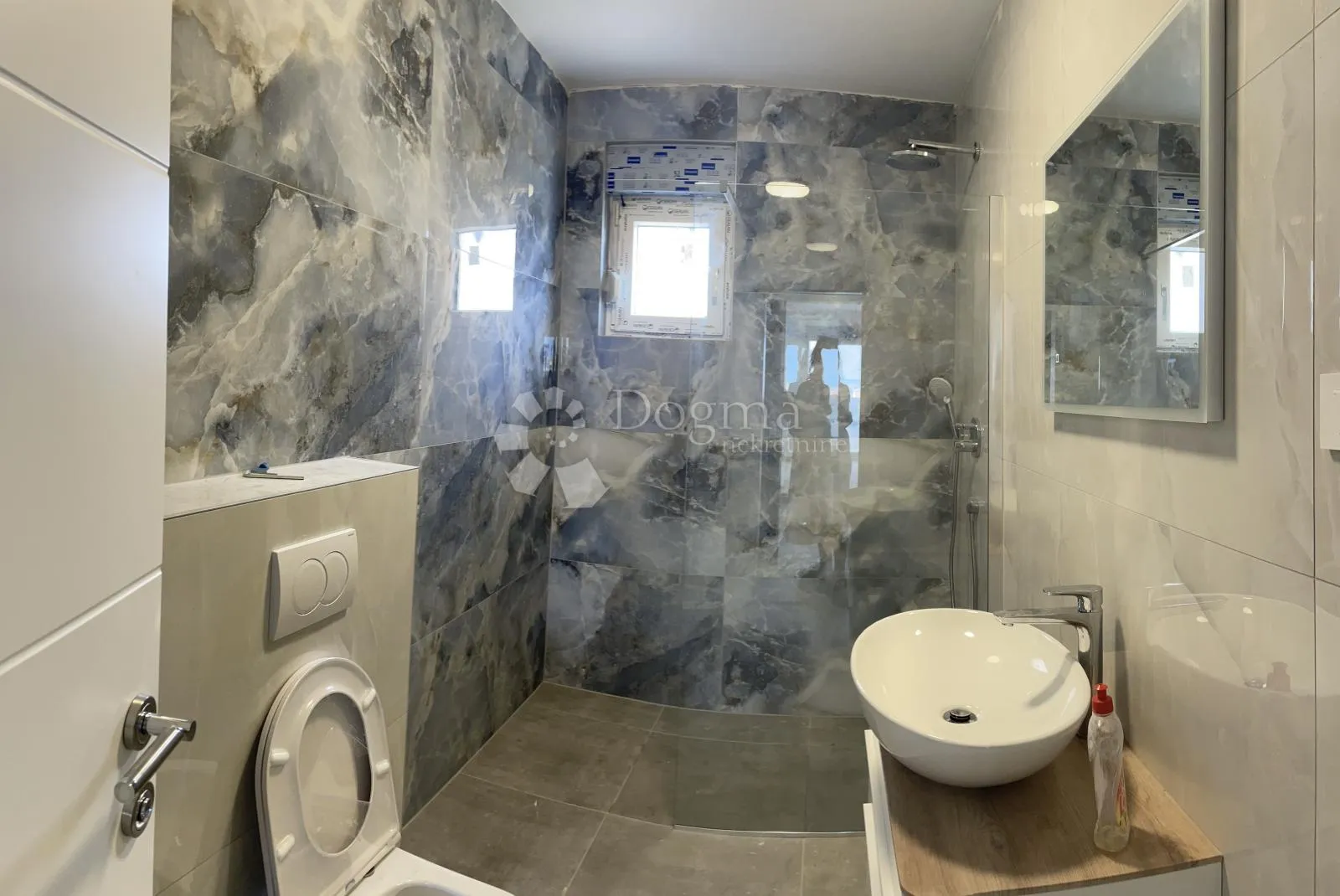 vrhunski apartman u predivnim mandrama na otoku pagu - slika 3