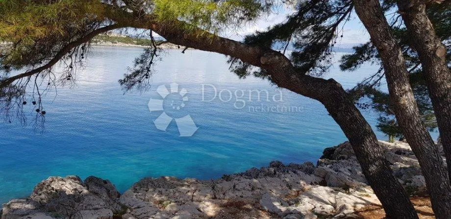 hvar- građevinsko zemljište 1. red do mora, uvala pokrivenik, 850 m² - slika 9