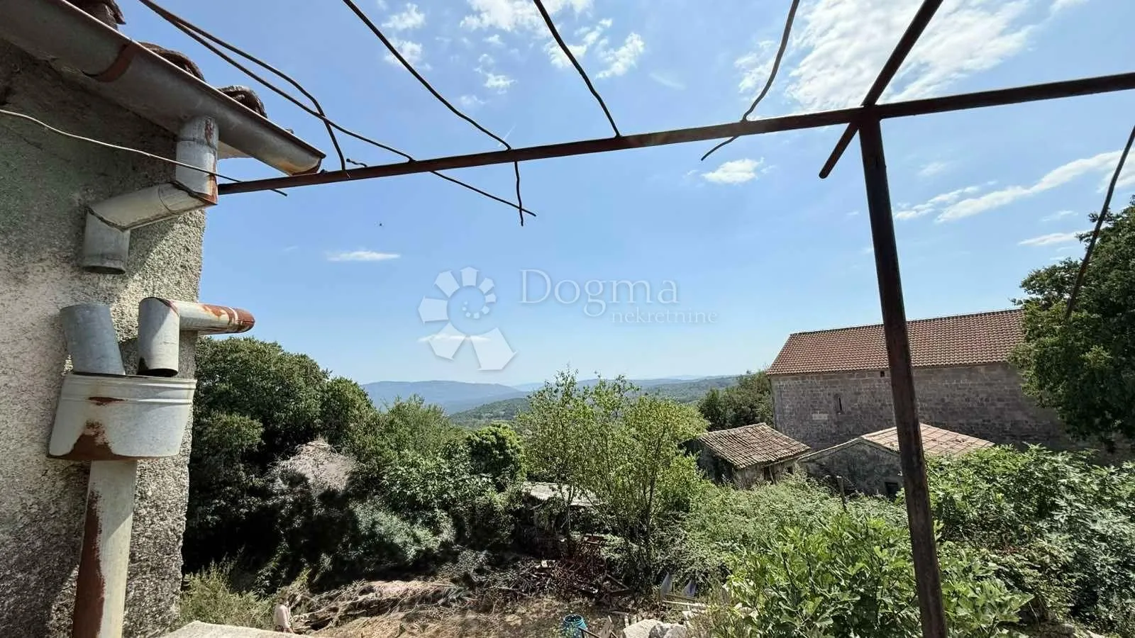 samostojeća kamena kuća za renovaciju s pogledom - slika 6