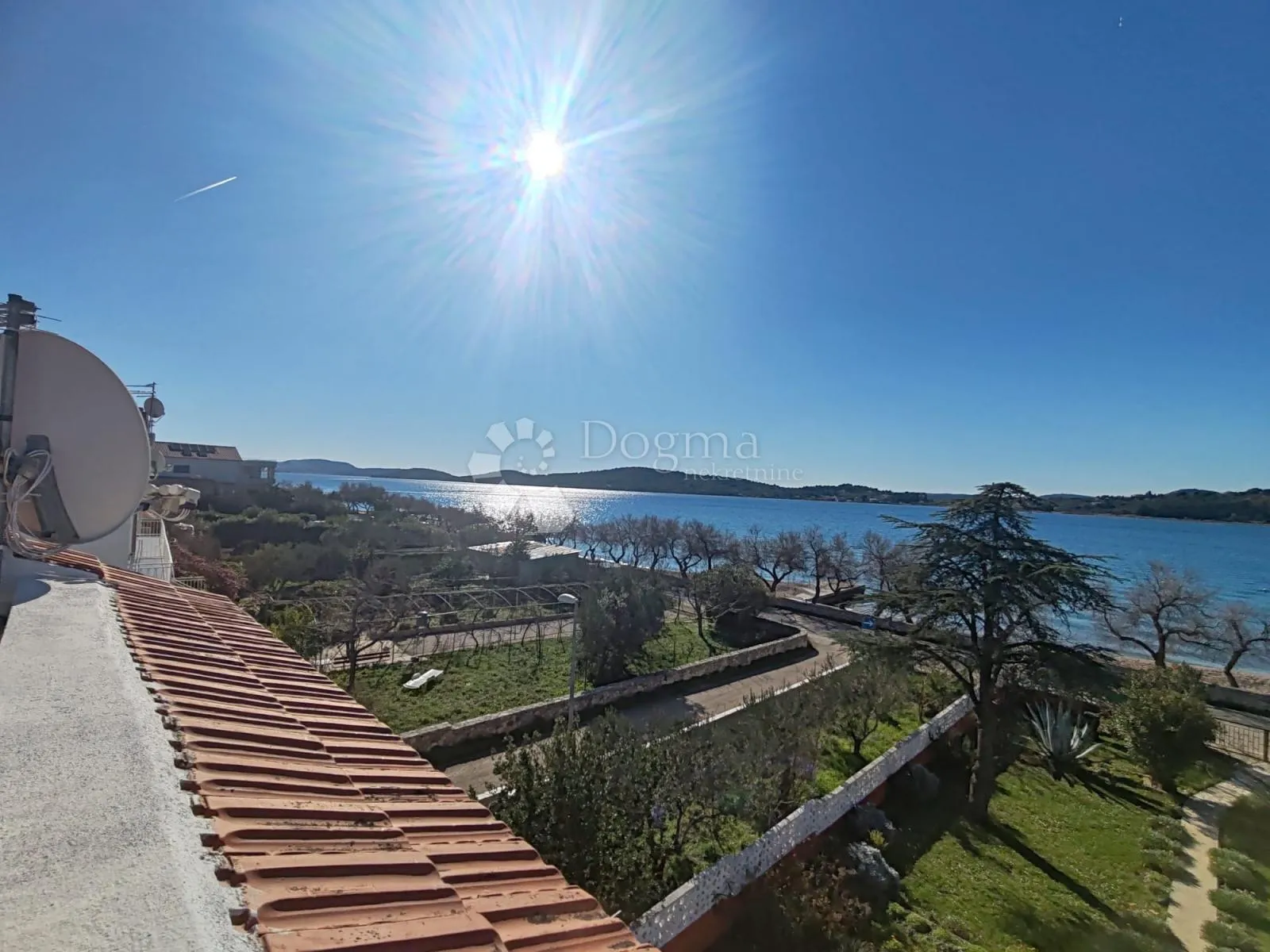 srima - atraktivna kuća u prvom redu do plaže s predivnim vrtom - slika 31