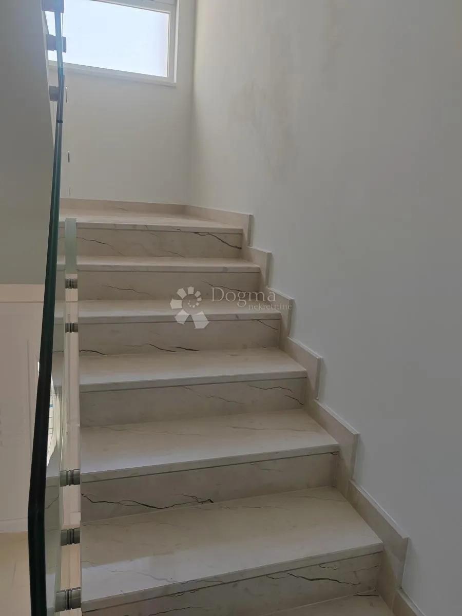 biograd na moru - stan s3 2.kat kompletno namješten - slika 3