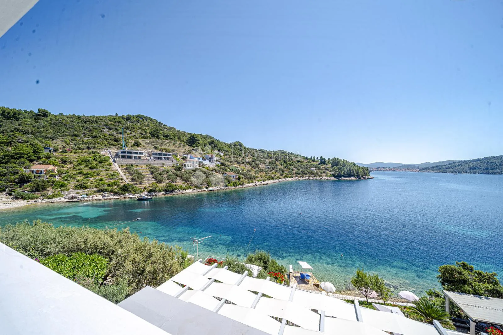 prvi red do mora: samoodrživa apartmanska vila s uhodanim poslovanjem – vela luka, korčula - slika 109