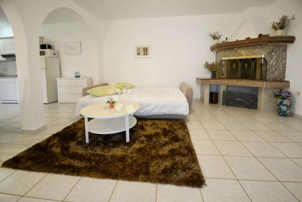 kuća sa 5 stambenih jedinica, bazenom i pogledom na more - slika 10