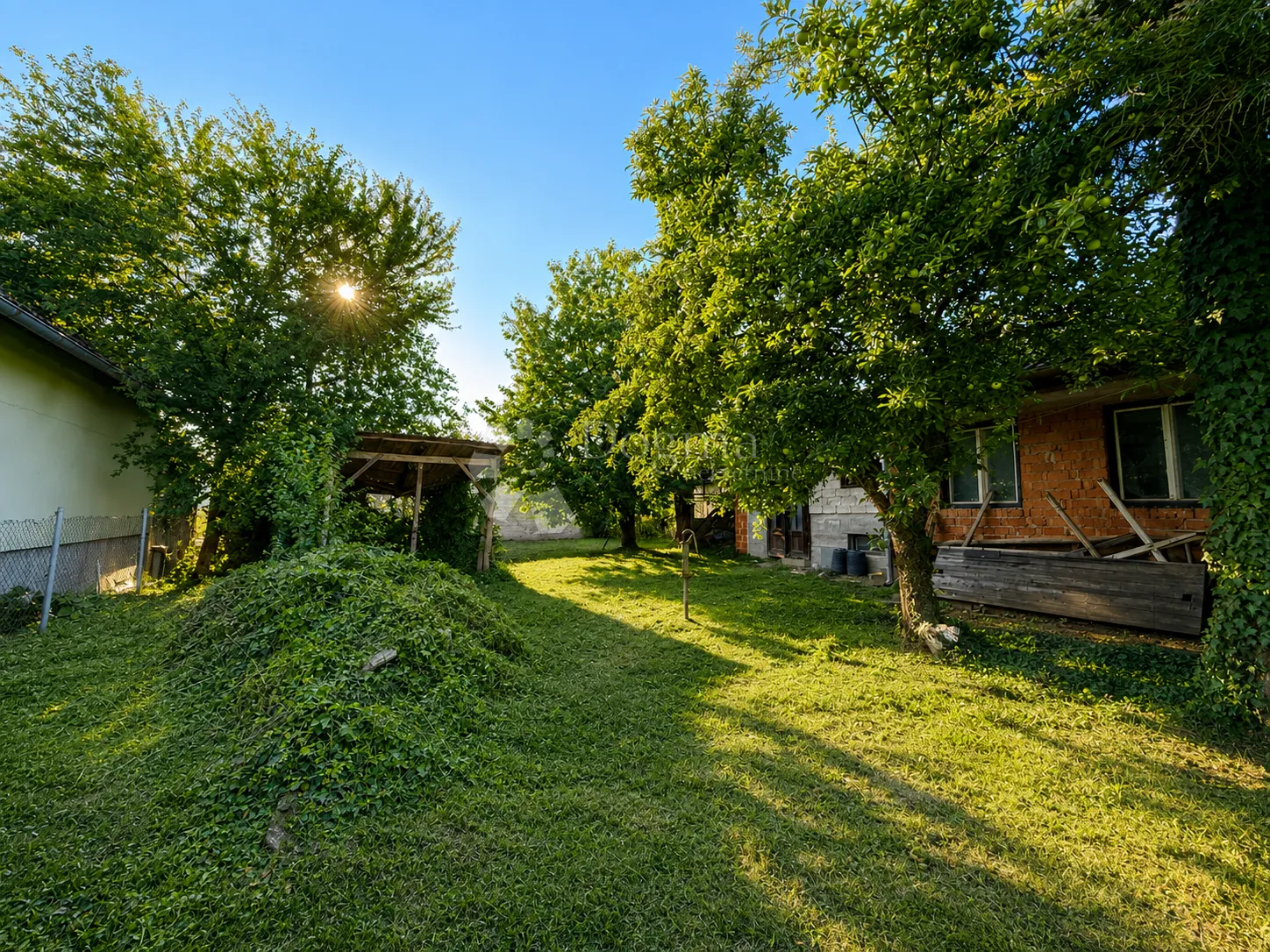 kuća za adaptaciju u biškupcu - slika 7