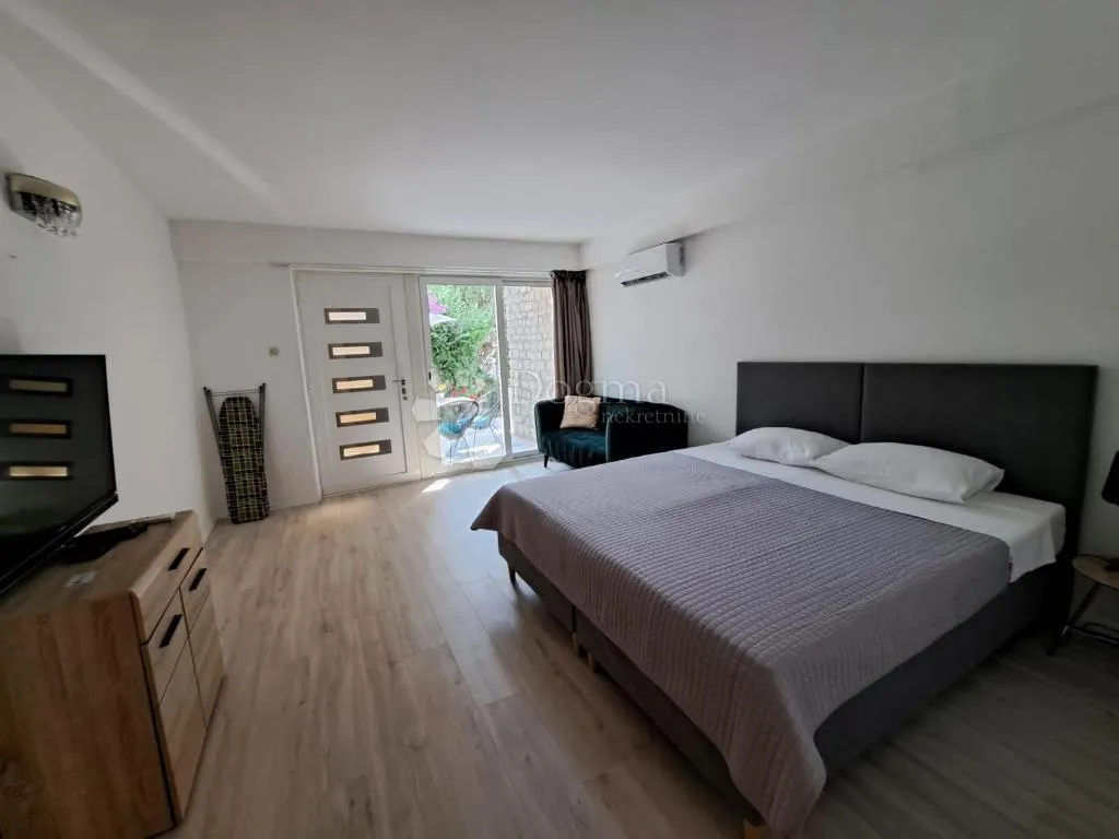 urbana vila na korak od mora - slika 15