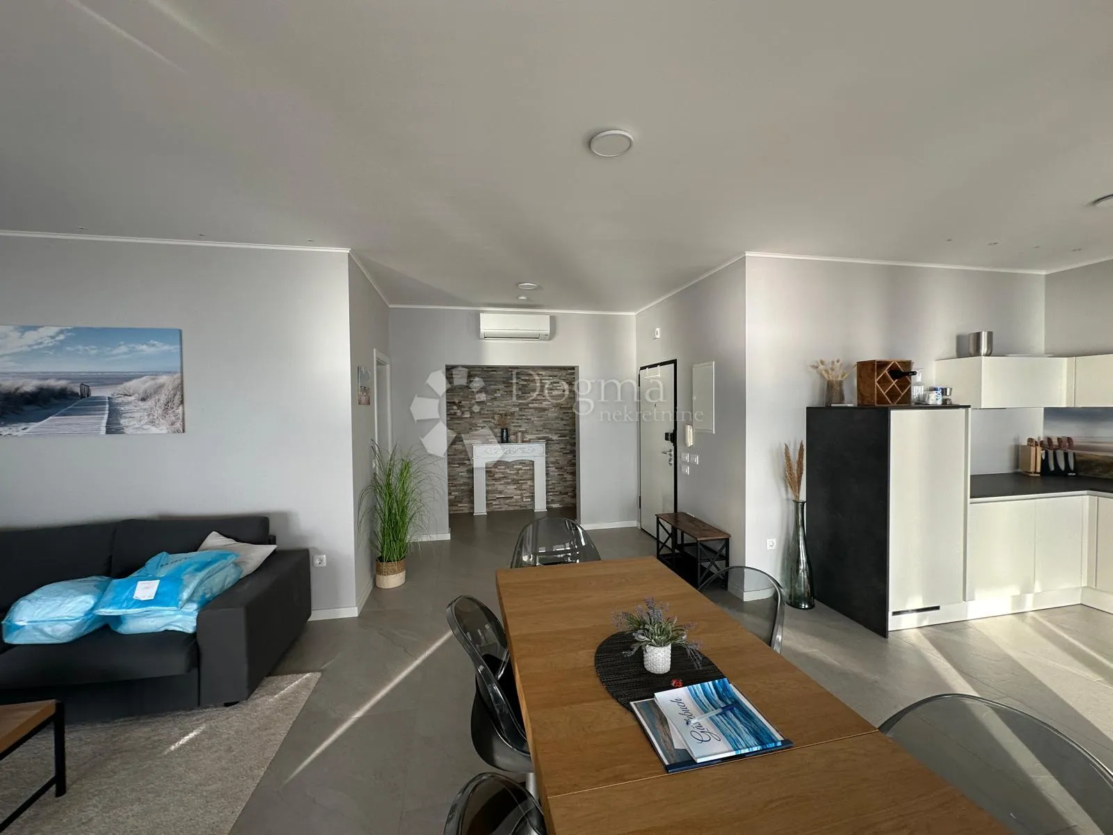 vir prodaje se apartman na atraktivnoj plaži 10 m od mora - slika 14