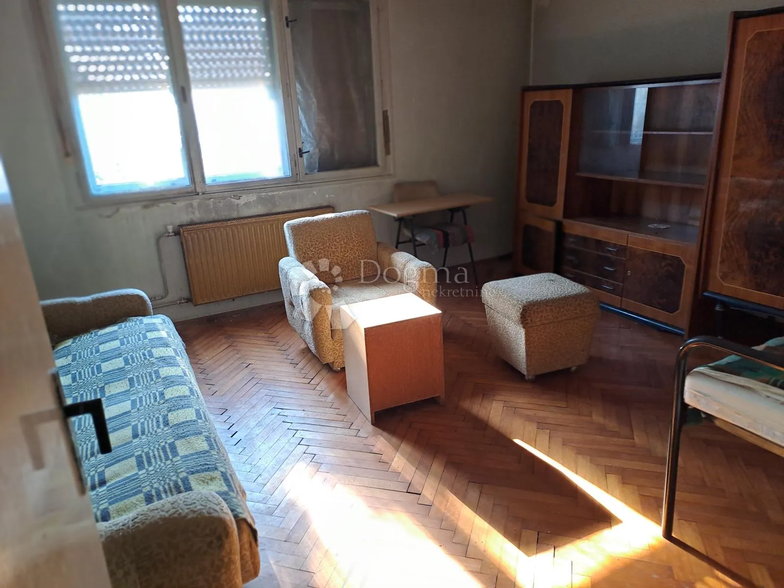 velika kuća na odličnoj lokaciji - slika 10