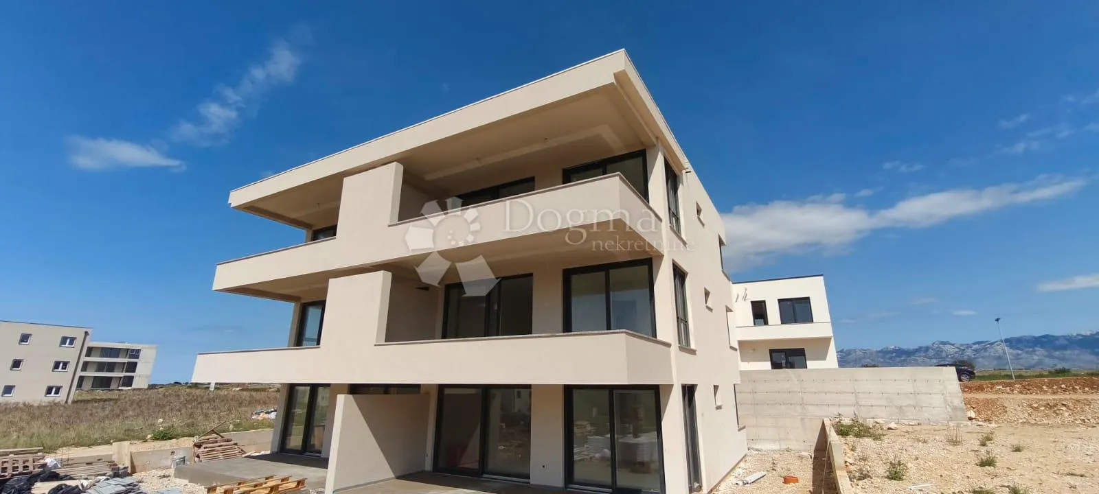 povljana, pag - s2 u novogradnji s dvorištem - slika 3