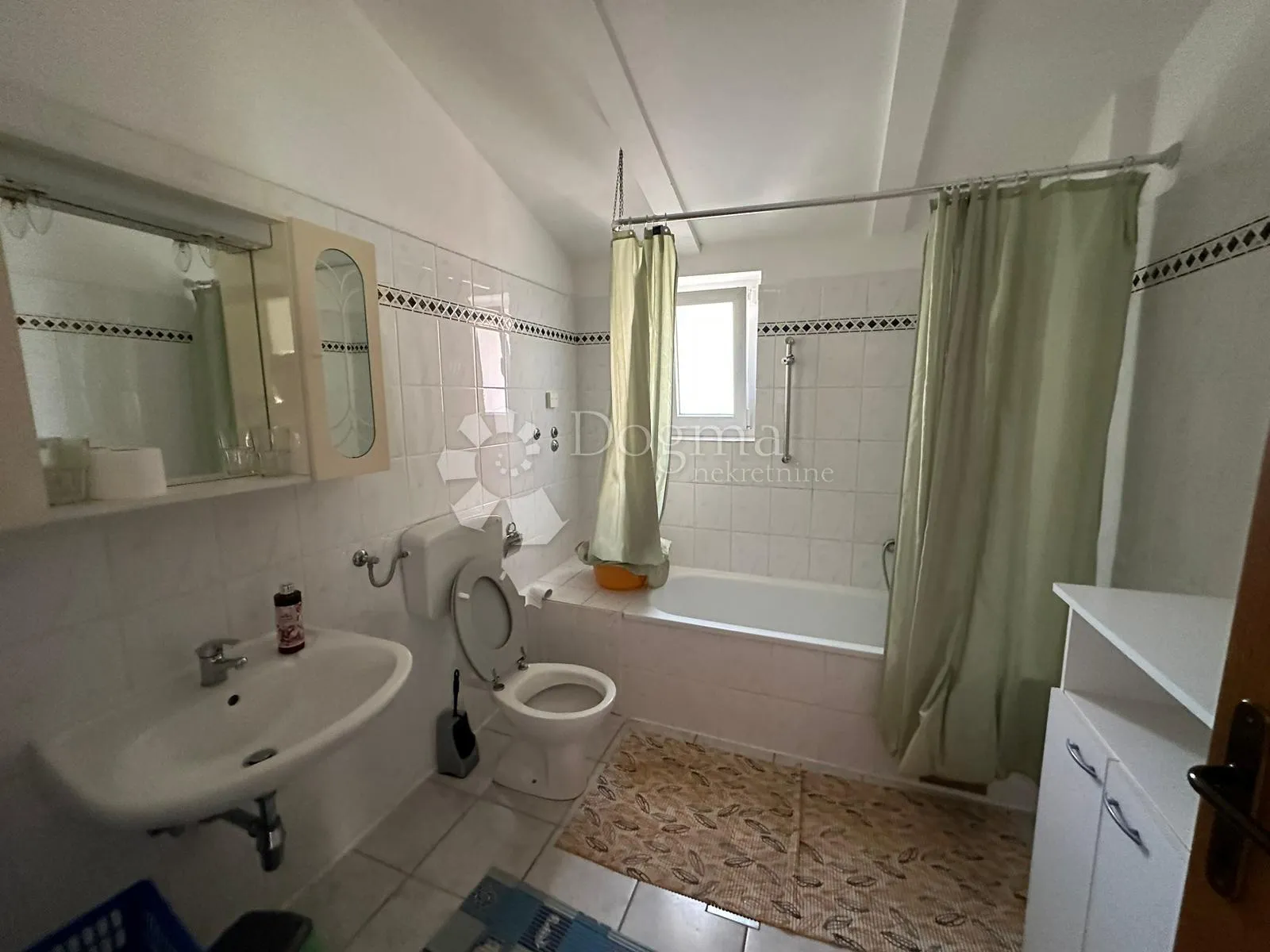 apartmanska kuća na 50 metara do mora - slika 33