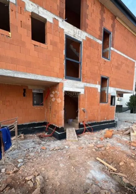 njivice, apartman na odličnoj lokaciji - slika 9