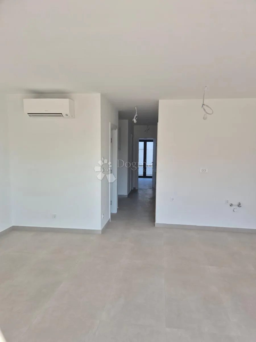 novogradnja – moderan, prostran stan (s3) s terasama manje od 150 m od plaže – okrug gornji - slika 8