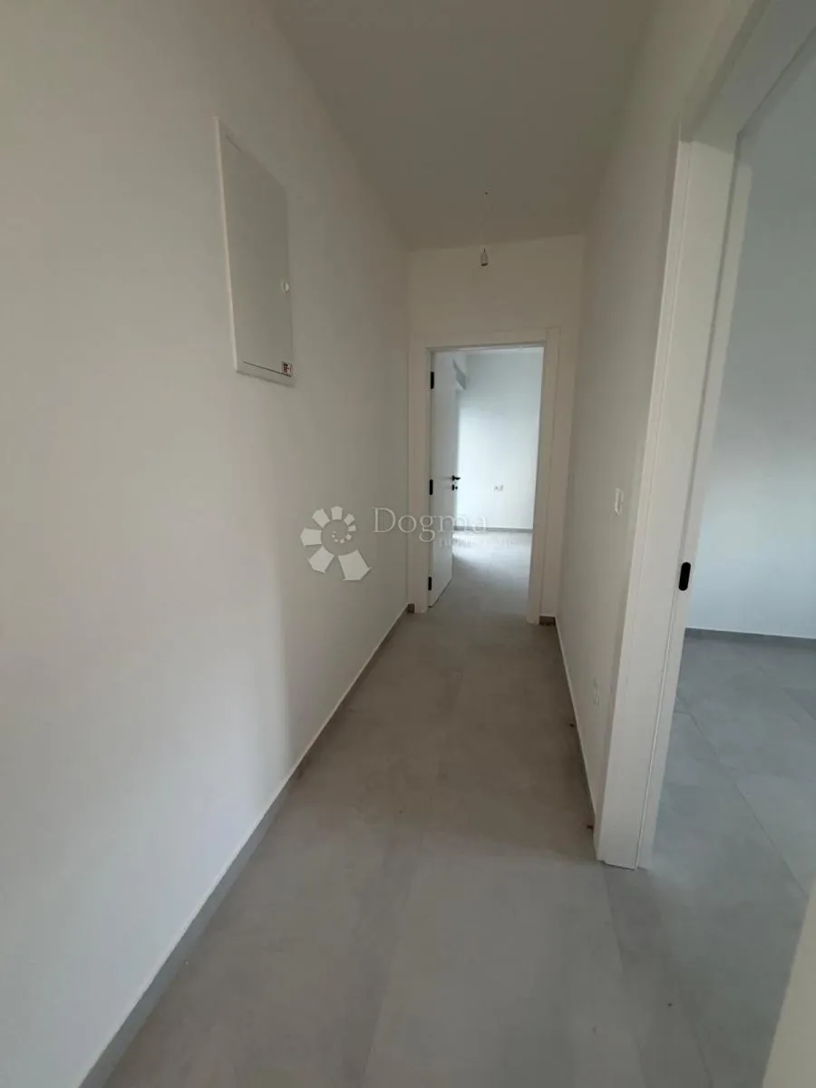 vodice - novogradnja dvosoban stan sa krovnom terasom s3 - slika 11