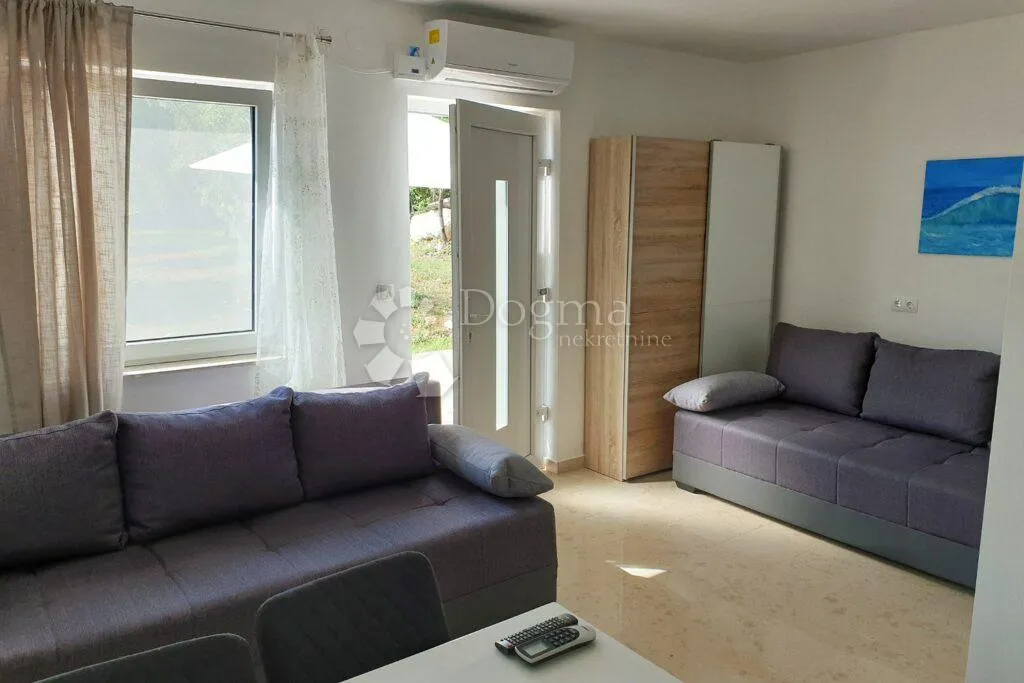 apartmanska kuća s bazenom na frekventnoj lokaciji! - slika 11