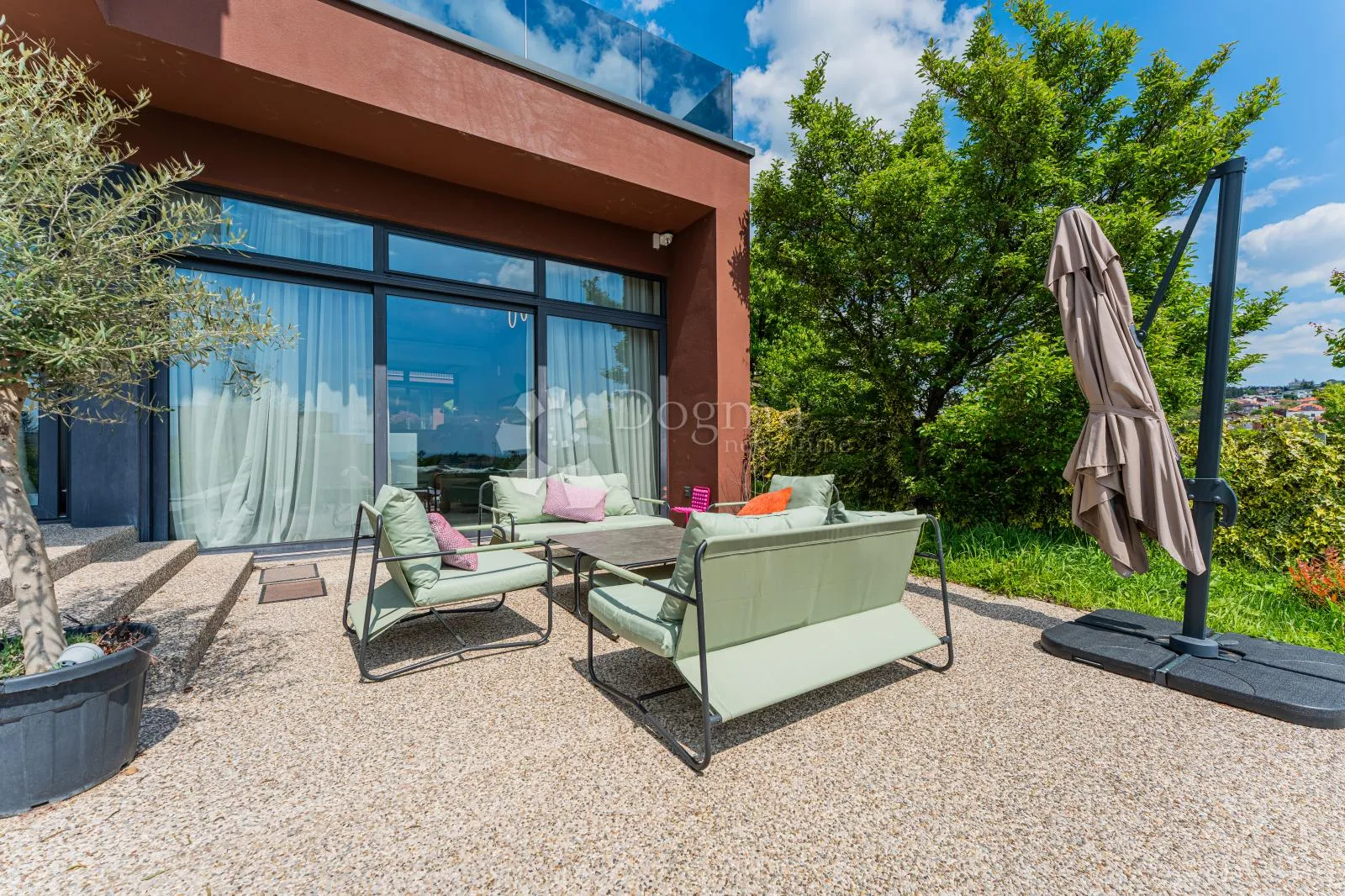 šestine – moderna vila 400 m² bazen zelenilo najam - slika 17