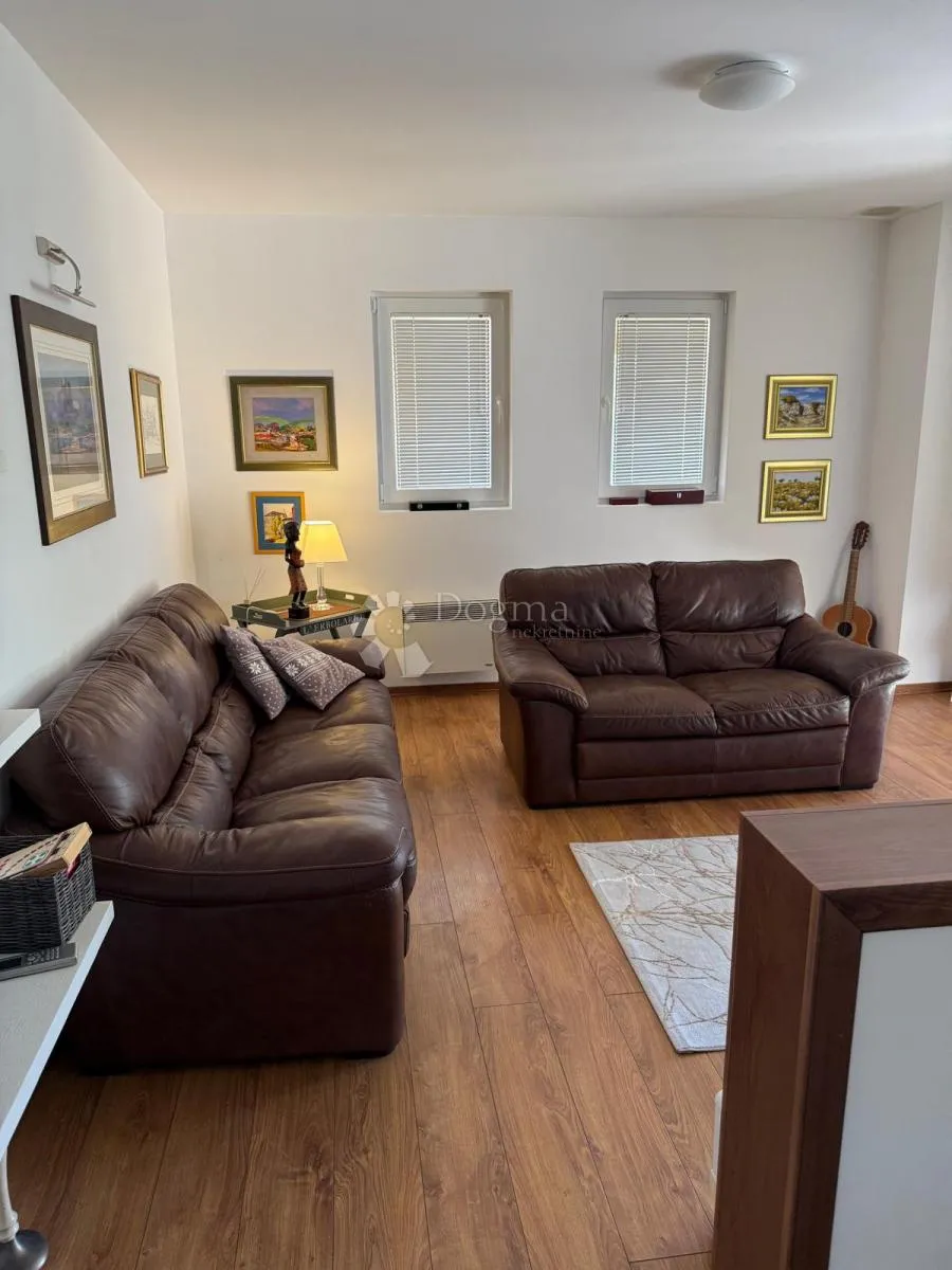 kuća na pagu s velikim dvorištem - 310m2 - slika 6